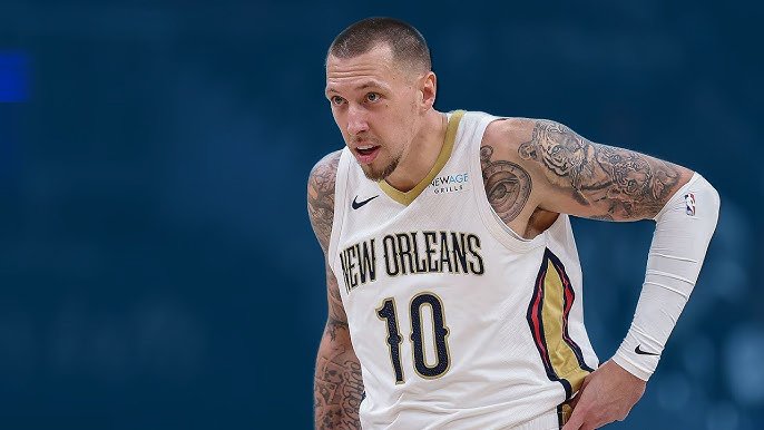 New York Knicks facing difficulties attracting veteran free agents as Daniel Theis declines offer due to limited role.