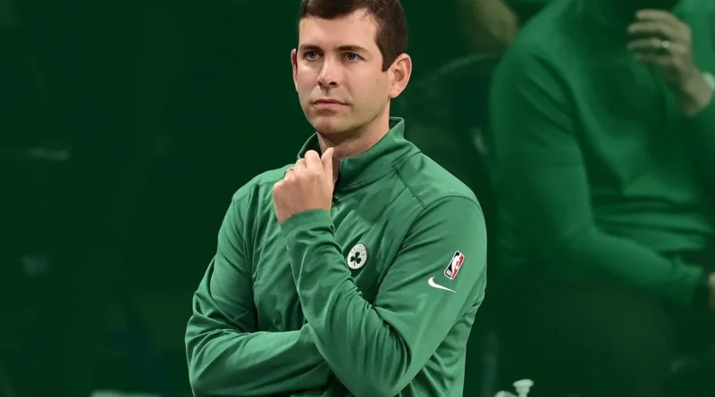 Oso Ighodaro playing for the Phoenix Suns, linked to Celtics trade rumors